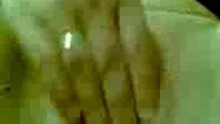 Klebrige Masturbation in einem Video