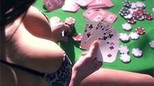 Nappi Valentina spielen Strip-Poker endet in den Arsch ficken